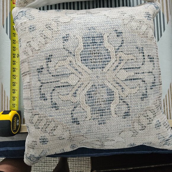 Aruba and Oasis Vintage-inspired Accent Pillows (Set of two) - Picture 6 of 8